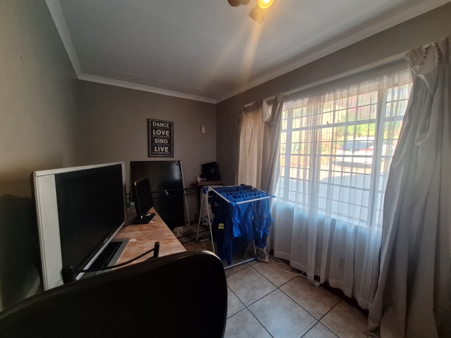 6 Bedroom Property for Sale in Meerhof North West
